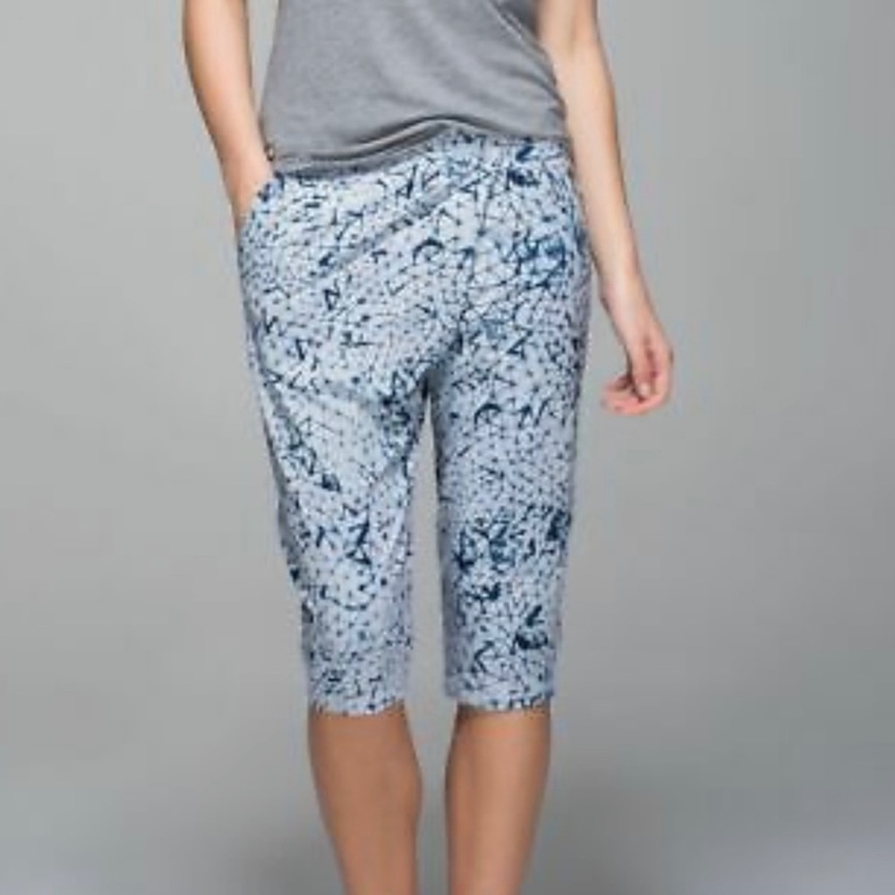 Lululemon Yogi Retreat harem cross front crop 10